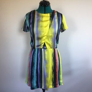 Short sleeve minidress with peekaboo cutout